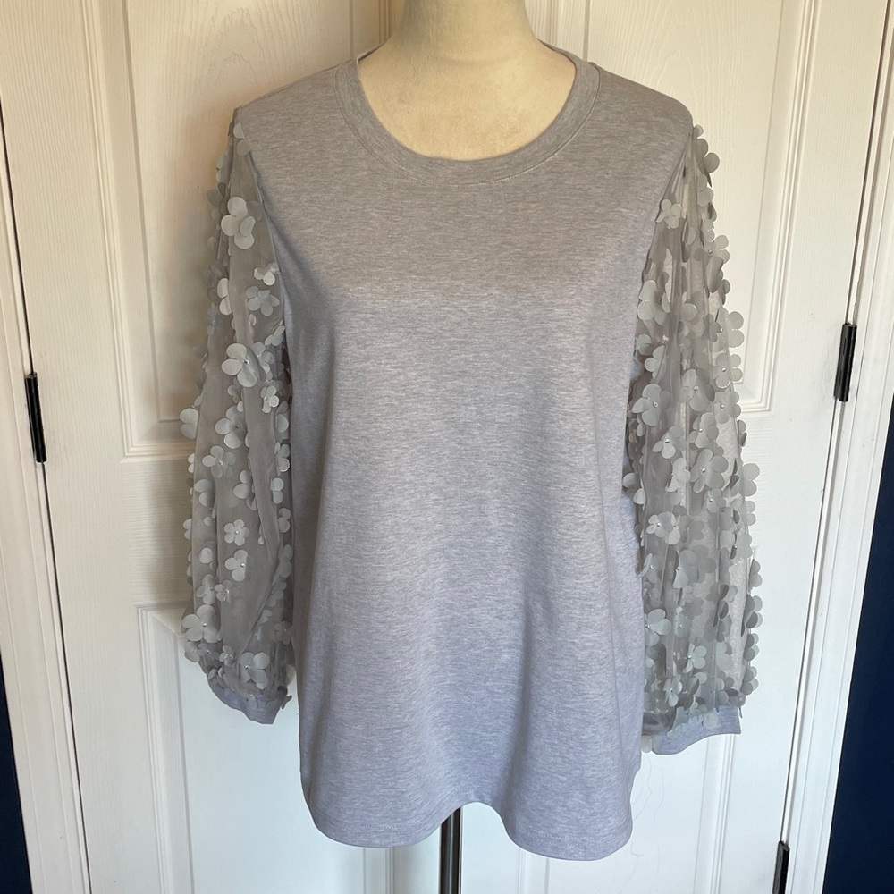 NWT Joh Reia Pointe Knit Grey Pullover Shirt Sheer Flower Appliqué Sleeves Large